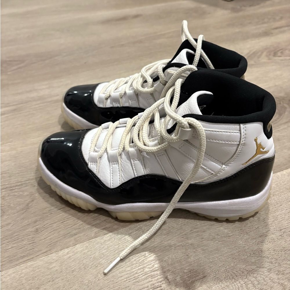 Air Jordan 11 Retro "Gratitude" sneakers - Picture 8 of 10